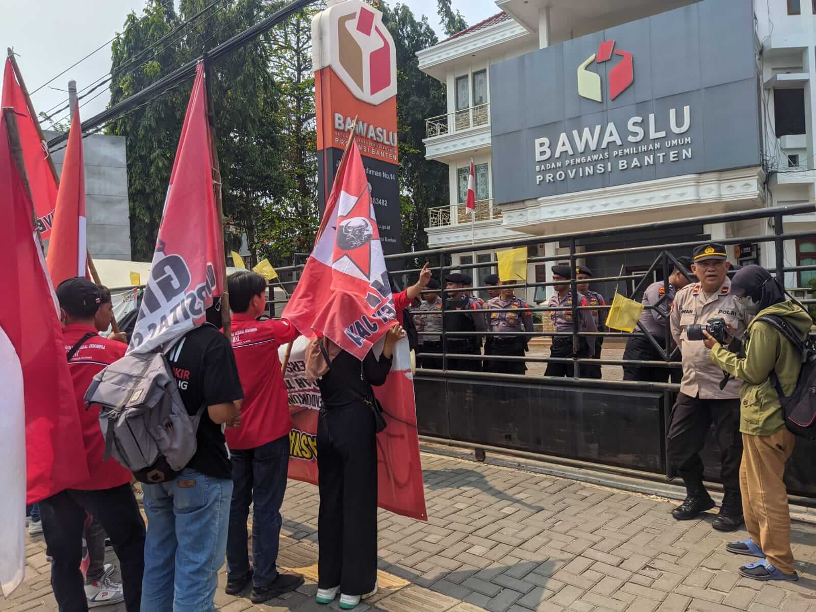 kantor bawaslu banten