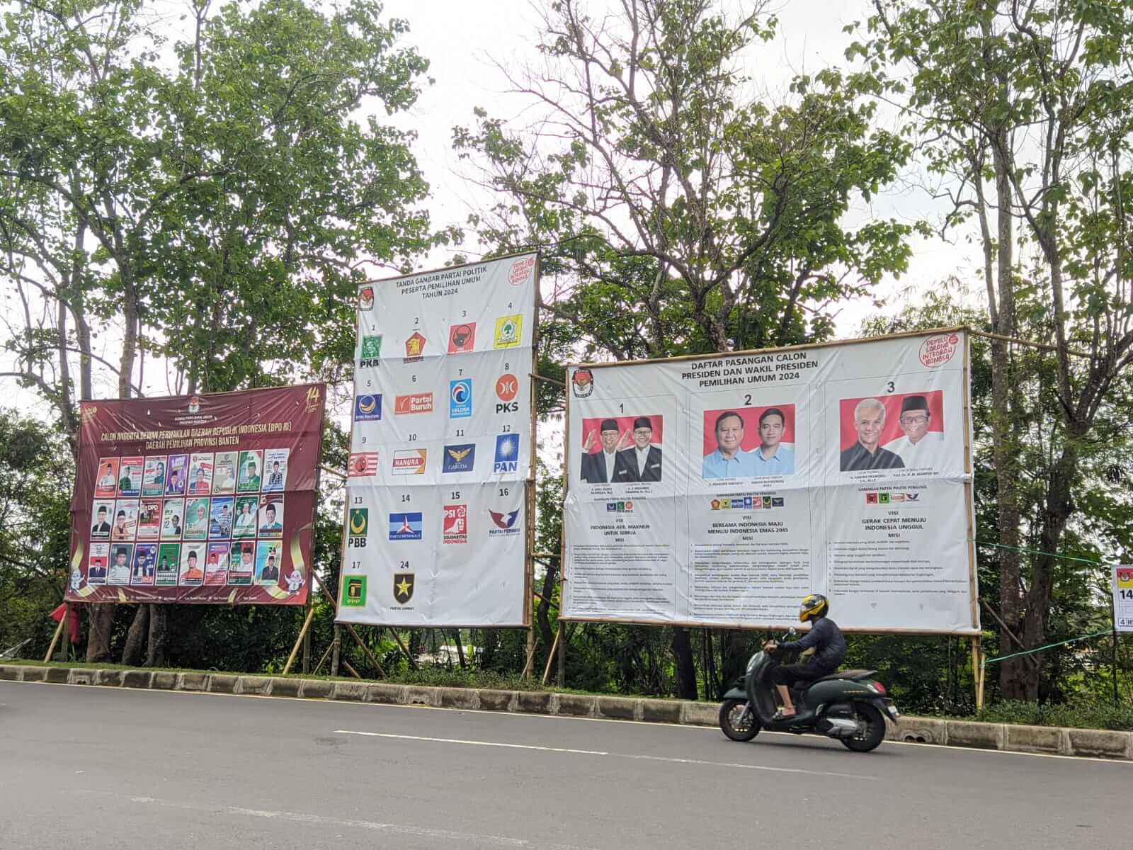 Fasilitasi Peraga Kampanye Dipaku Di Pohon Bawaslu Kota Serang Nilai Kpu Langgar Aturan Sendiri 